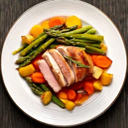 filet mignon de porc et légumes printaniers