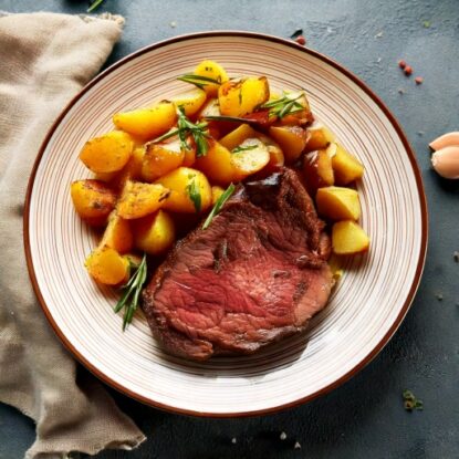 Rosbeef et pommes de terre sautées a l ail