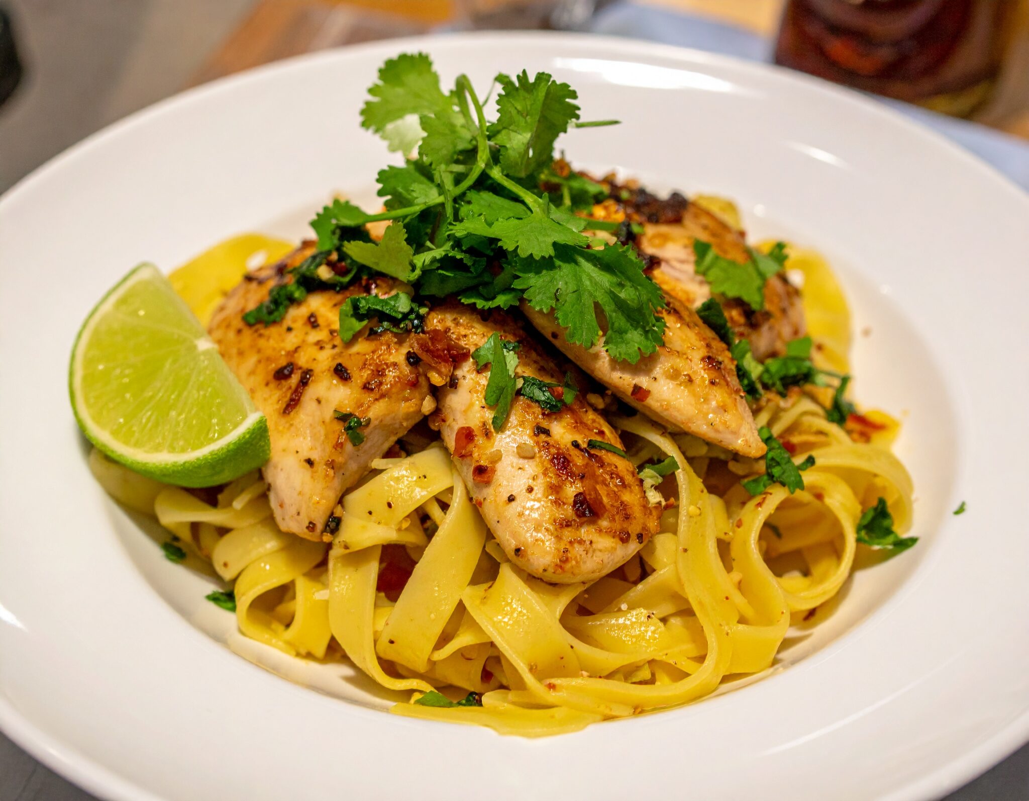Poulet au citron vert et coriandre et tagliatelles