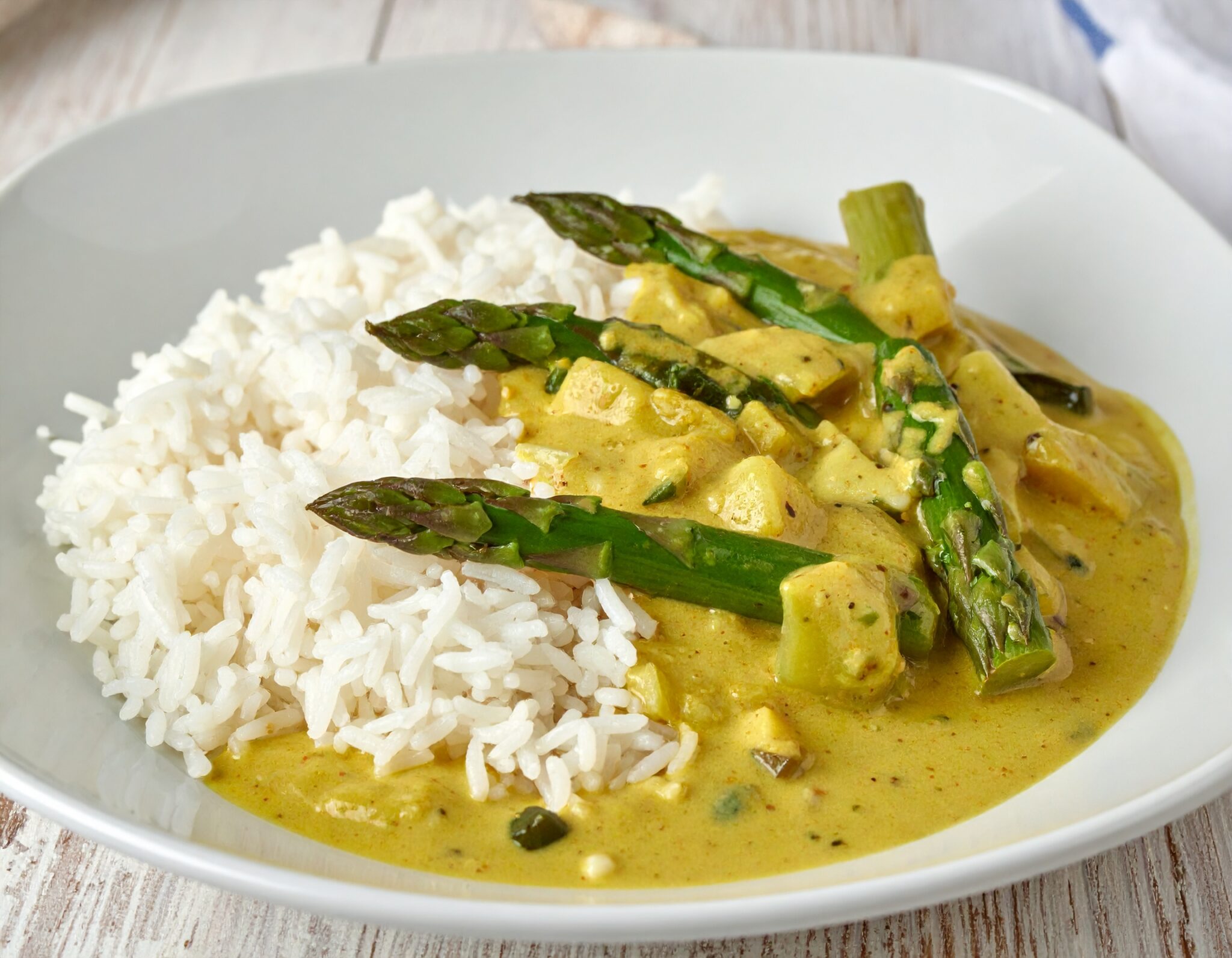Curry d'asperges, riz et coco à la thaï