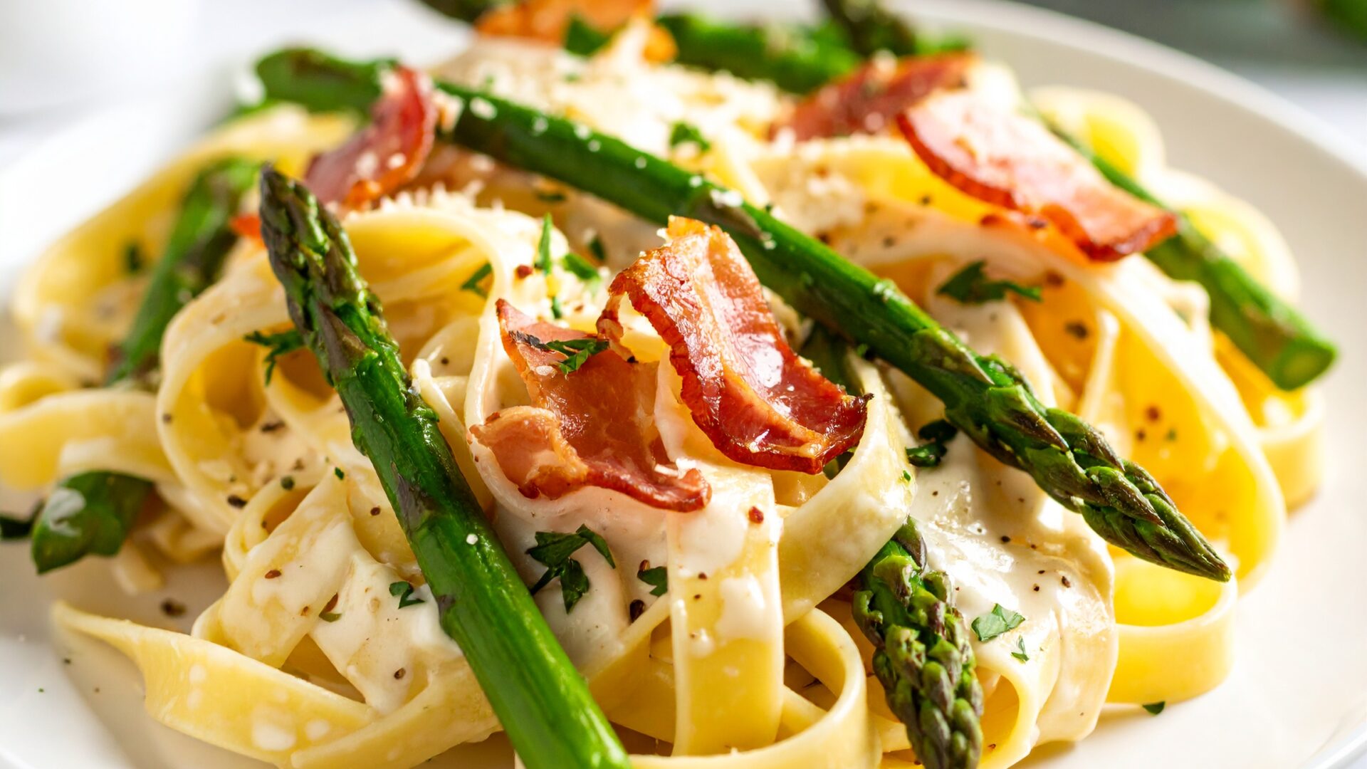 Fettucine aux asperges pancetta et creme de taleggio
