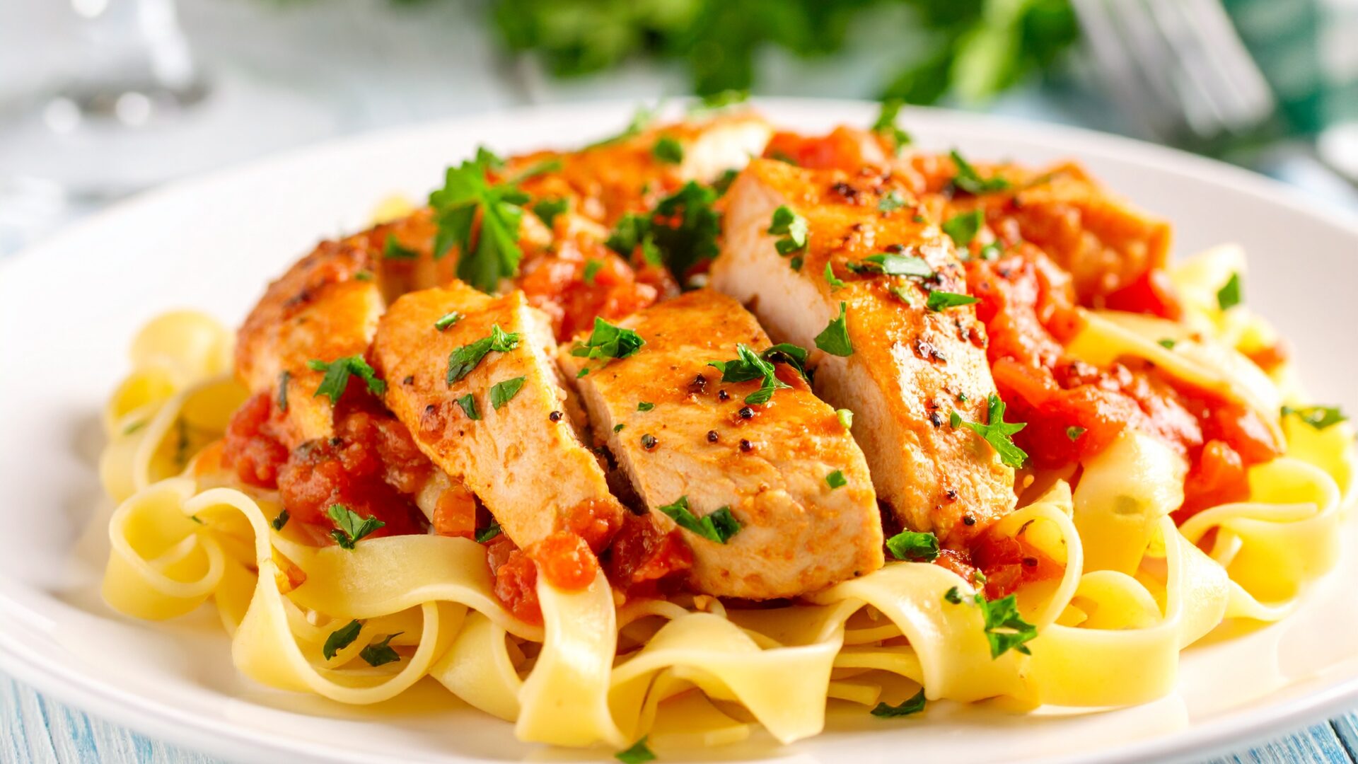 Emincé de poulet à la provençale et Tagliatelles
