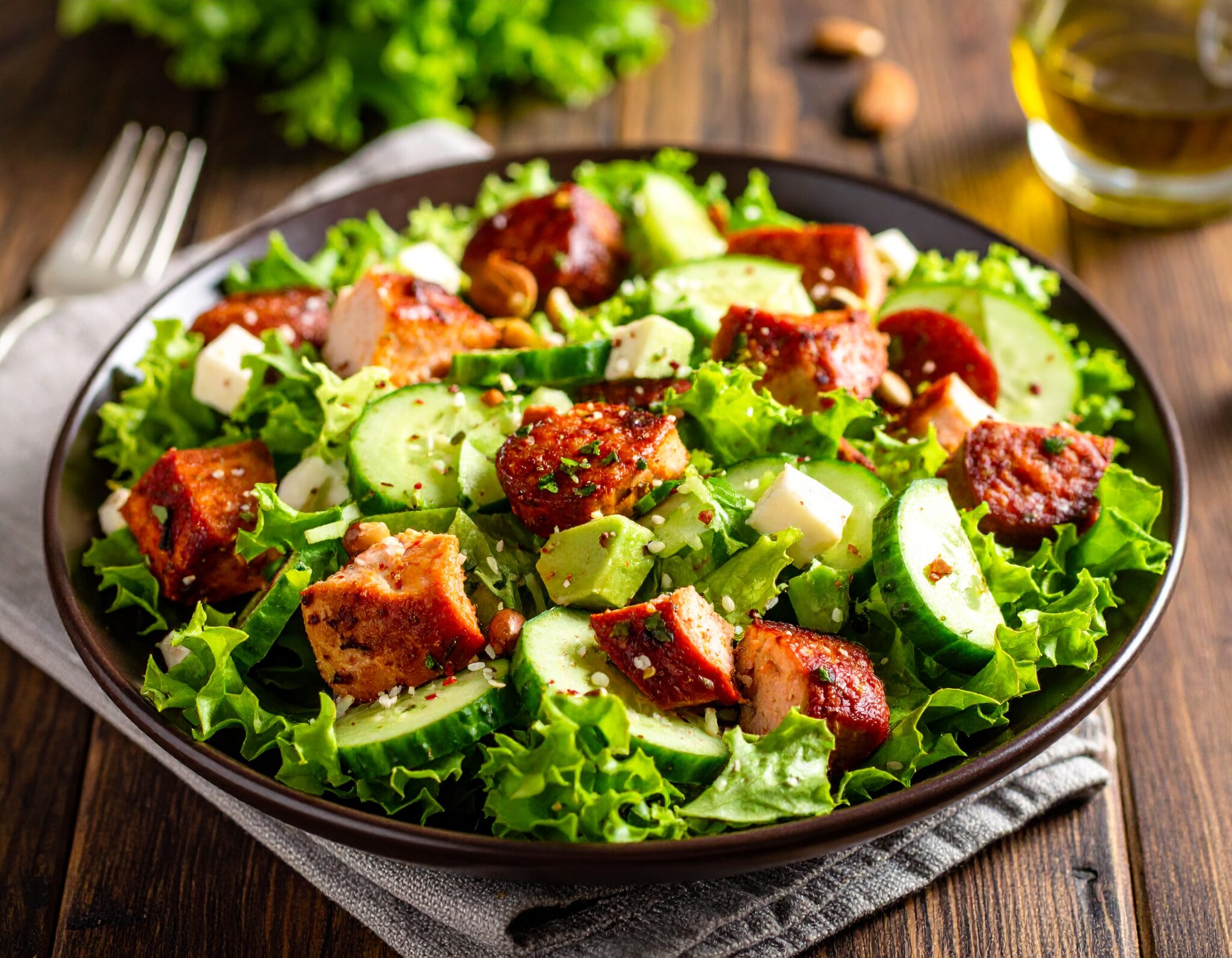 Salade poulet, chorizo et concombre
