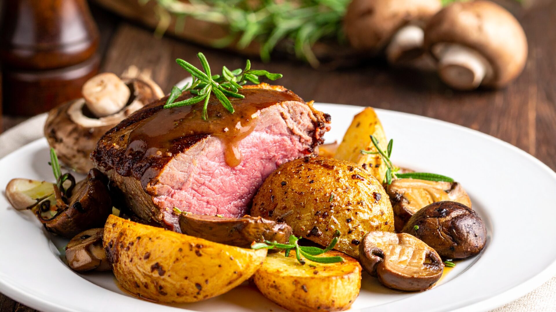Magret de Canard aux champignons, châtaignes et pommes de terre